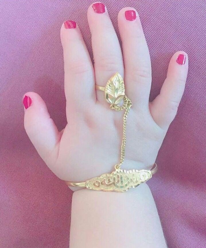 Gold finger ring